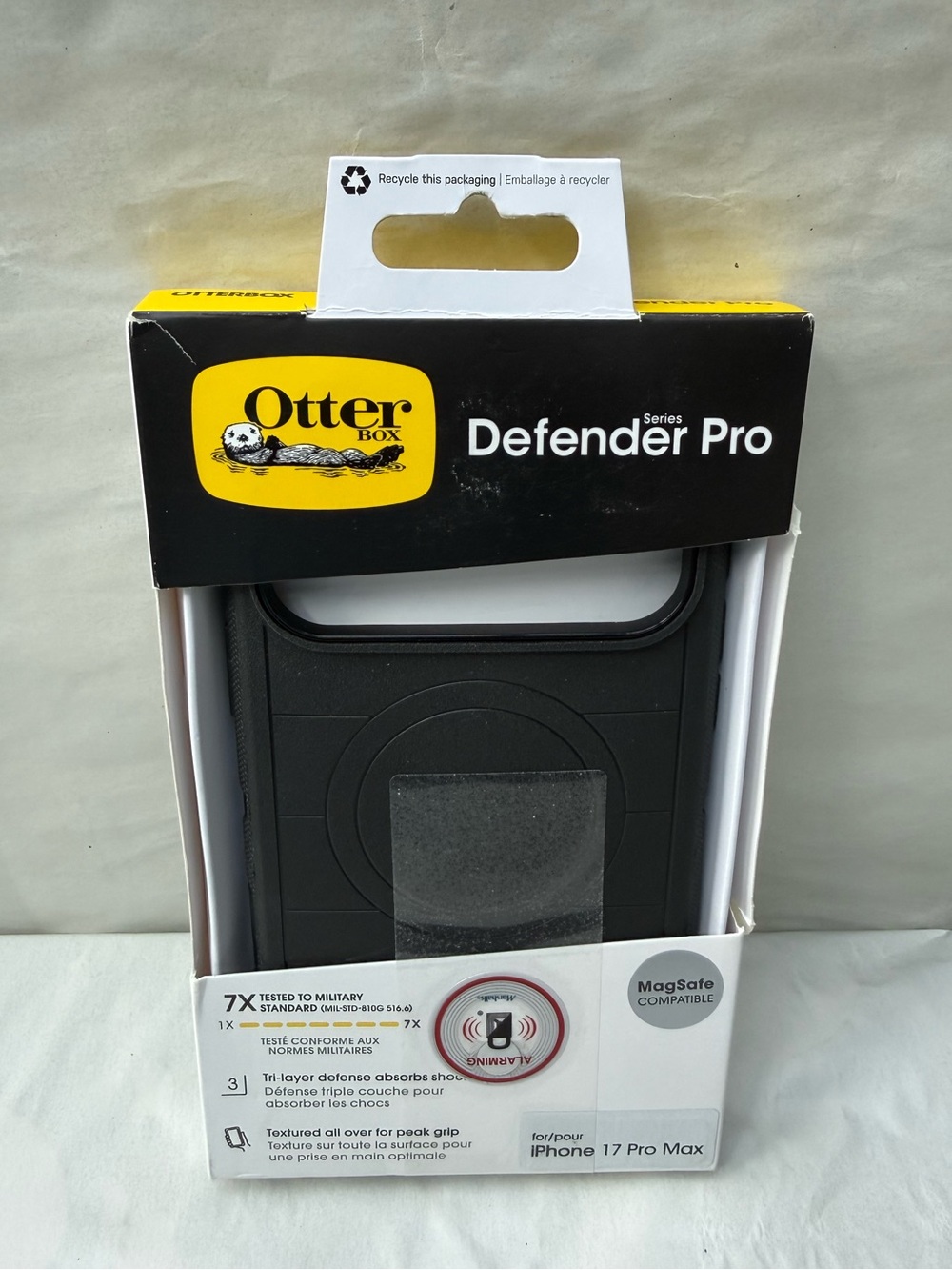 OtterBox - Defender Pro - For iPhone 17 Pro Max - Black - New/Never Opened